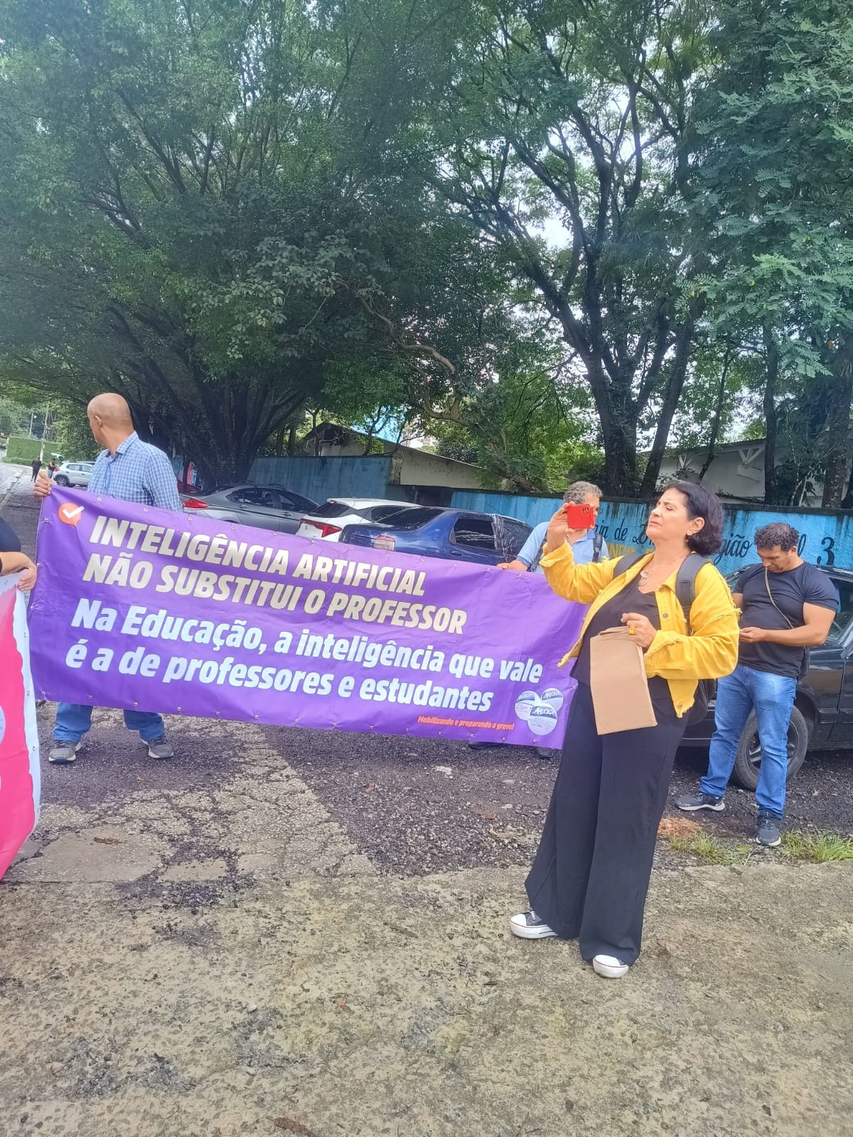 APEOESP SUBSEDE SUL SANTO AMARO esteve ontem 03/02/25 pela manhã no Jardim Miriam na inauguração de uma escola pública EE Cidade Julia II e deixou sua pauta de reivindicações para o secretário Feder.