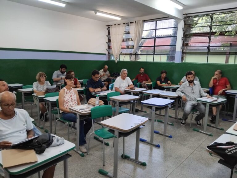 Executiva da Apeoesp Subsede Sul Santo Amaro organizando a Luta pela Educação Pública que queremos!