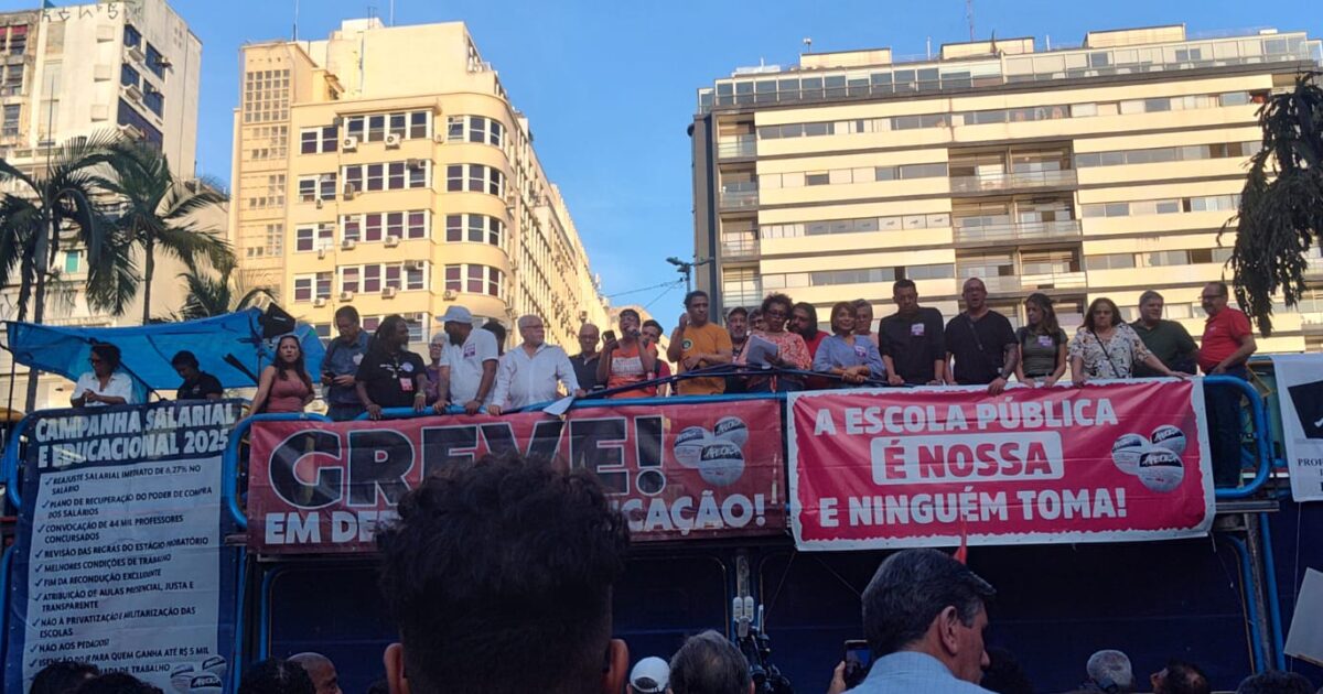 A Assembleia de professores e professoras do magistério paulista aprovou: