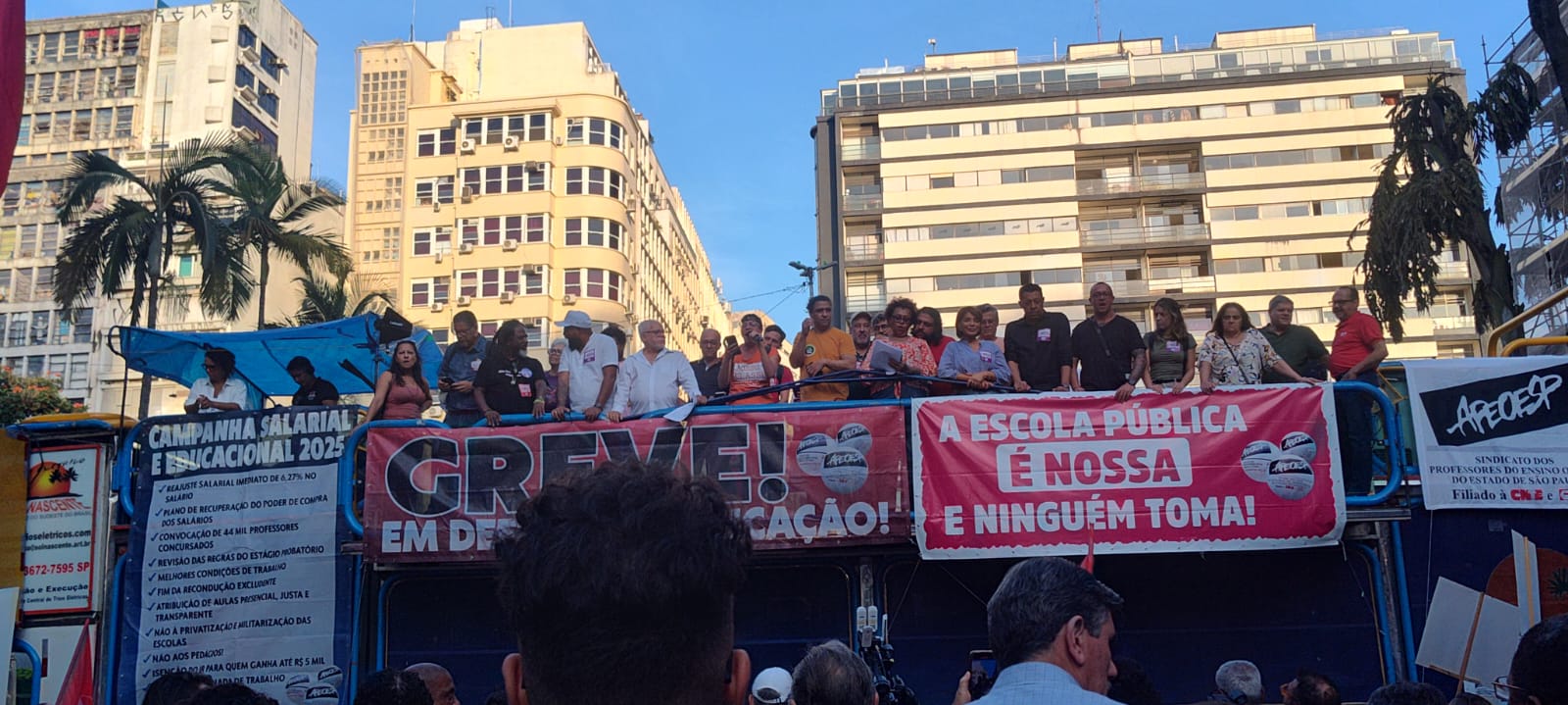 A Assembleia de professores e professoras do magistério paulista aprovou: