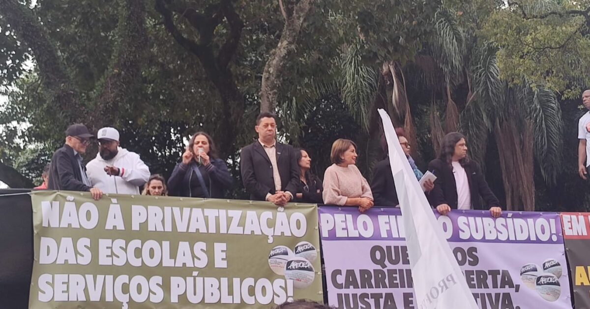 APEOESP SUBSEDE SUL SANTO AMARO no ato pela escola pública que queremos na SEDUC