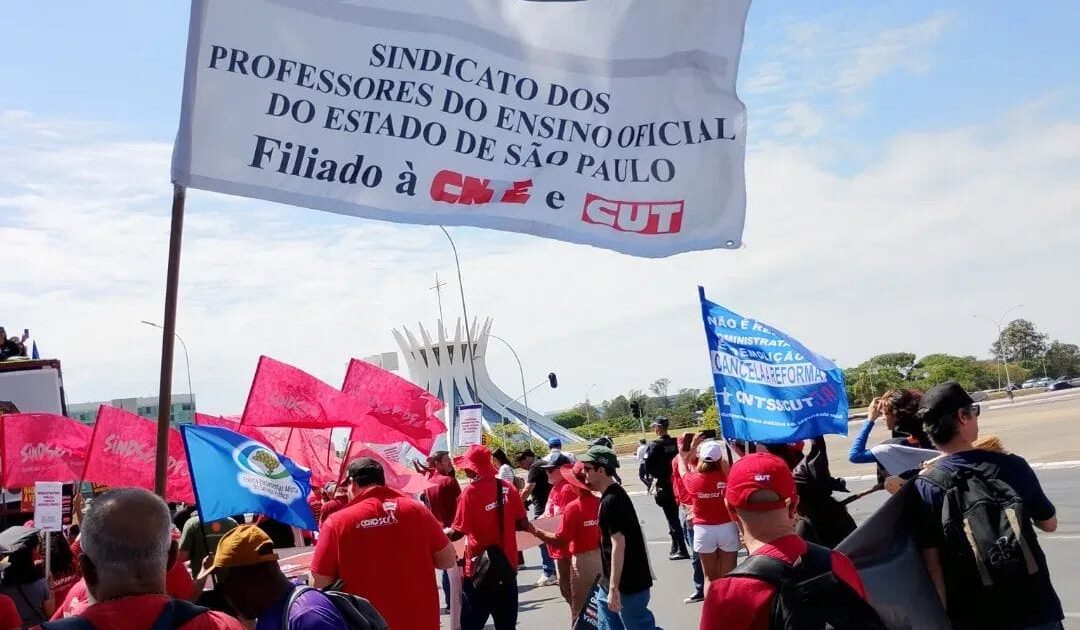 Marcha contra a reforma administrativa em Brasília, APEOESP presente!
