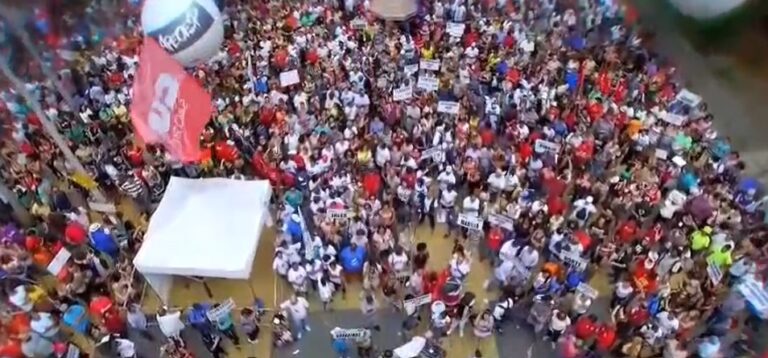 Ato público da APEOESP17/12/2516hNa frente da SEDUC/ SP