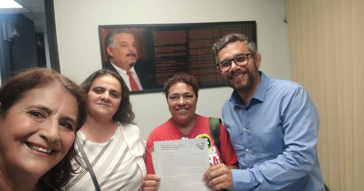 Protocolaço na Alesp contra a Reforma Administrativa na Educação (PL 1316/2025)