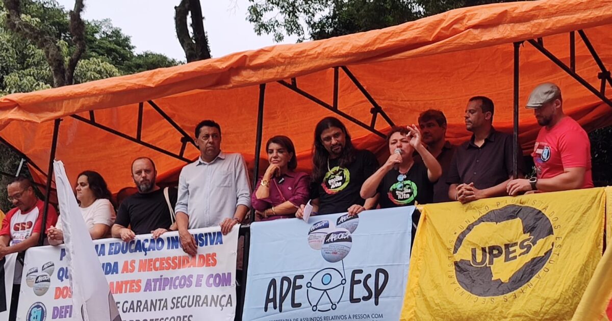 Ato contra os ataques à Educação Pública Paulista