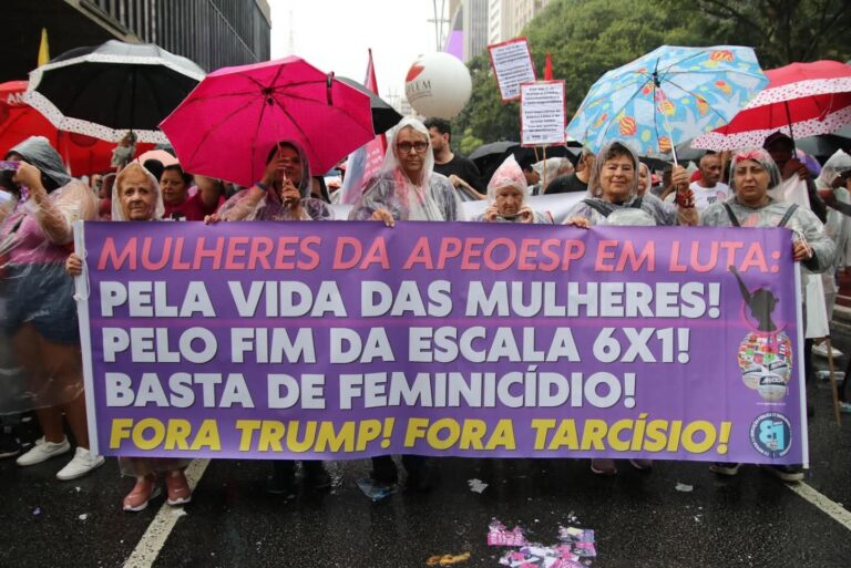APEOESP SUBSEDE SUL SANTO AMARO presente no 8 de março: Dia de luta da Mulher Trabalhadora! Mulheres Vivas 🪻✊🏿💜!